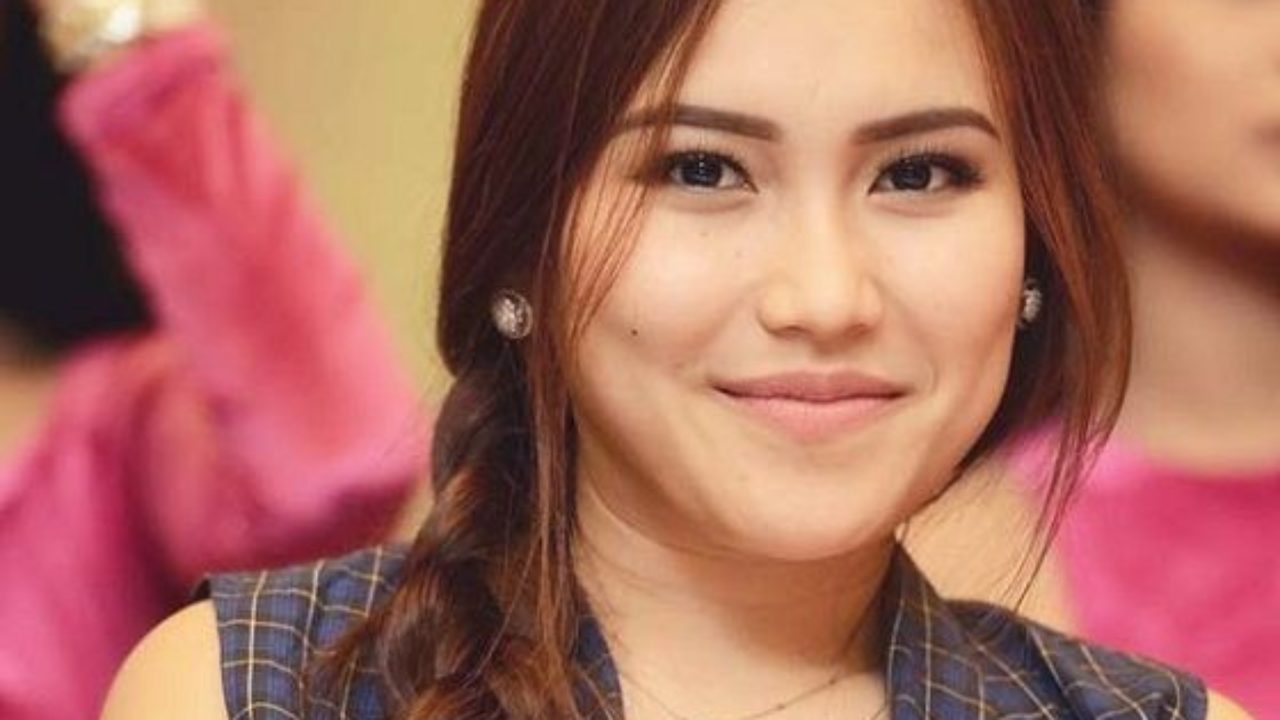 Ayu Ting Ting Height Weight Age Affair Husband Biography More Starsunfolded
