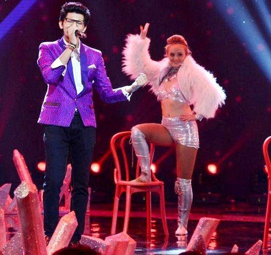 Darshan Raval on the set of 'India’s Raw Star' (2014)