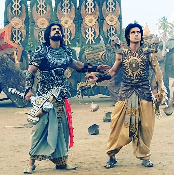 A photo of Shaleen Bhanot taken during the shooting of Suryaputra Karn