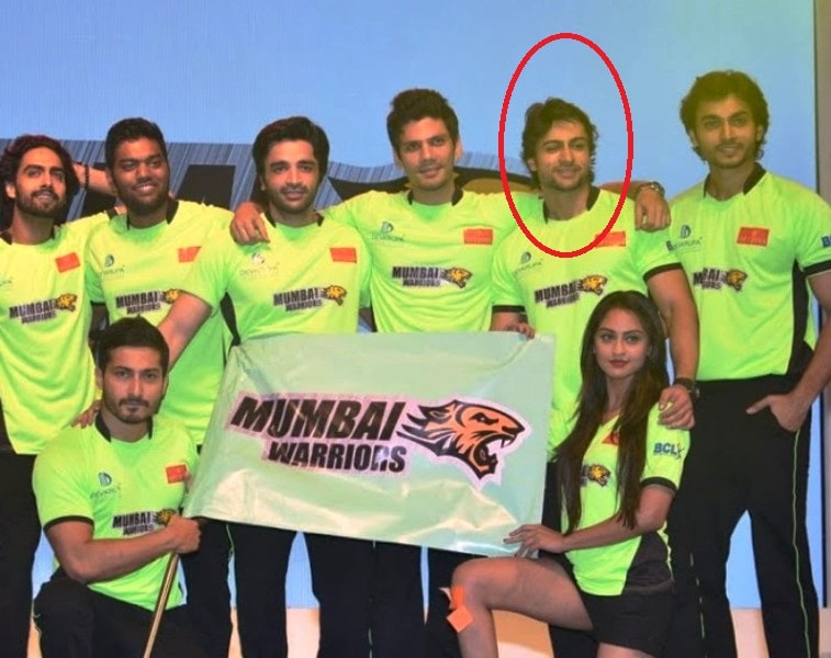 A photo of Shaleen Bhanot with his cricket team