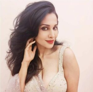 Flora Saini (aka Asha Saini) Height, Age, Boyfriend, Family, Biography