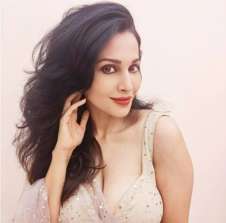 Asha Saini Xxx Sex Videos Hd Com - Flora Saini (aka Asha Saini) Height, Age, Boyfriend, Family, Biography &  More Â» StarsUnfolded