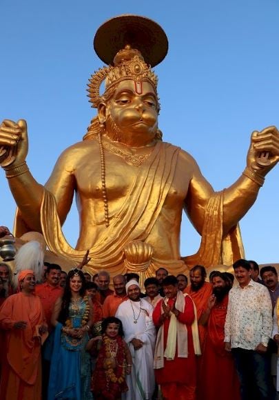Kailash Vijayvargiya unveiling the statue of Lord Hanuman in Indore