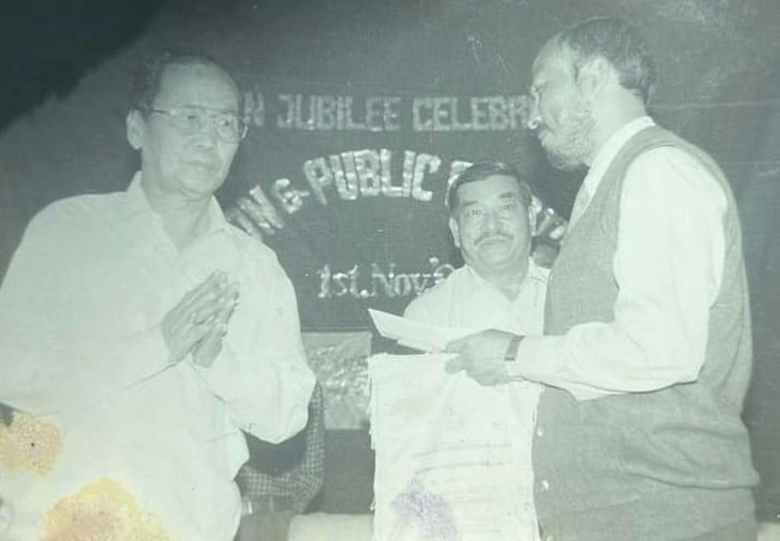 N. Biren Singh receiving the Best Journalist Award from the former Chief Minister of Manipur W Nipamacha