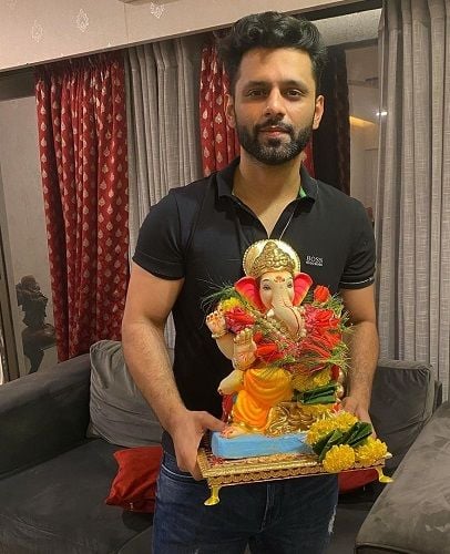 Rahul Vaidya With an Idol of Lord Ganesha