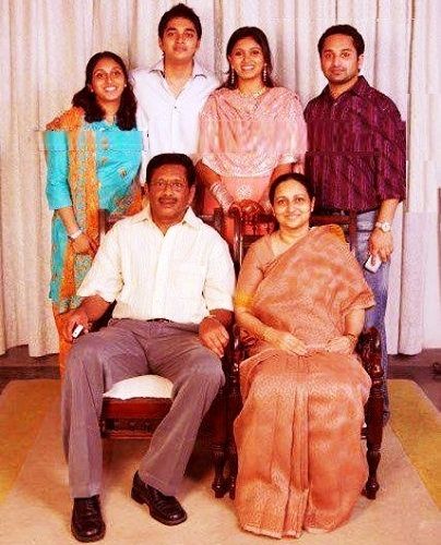 Fahadh Faasil with his parents, sisters, and brother