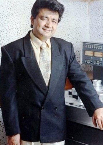 Gulshan Kumar Age, Wife, Children, Biography, Death Cause, Net Worth ...