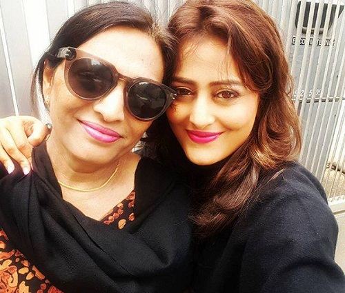 Nidhi Subbaiah with her mother