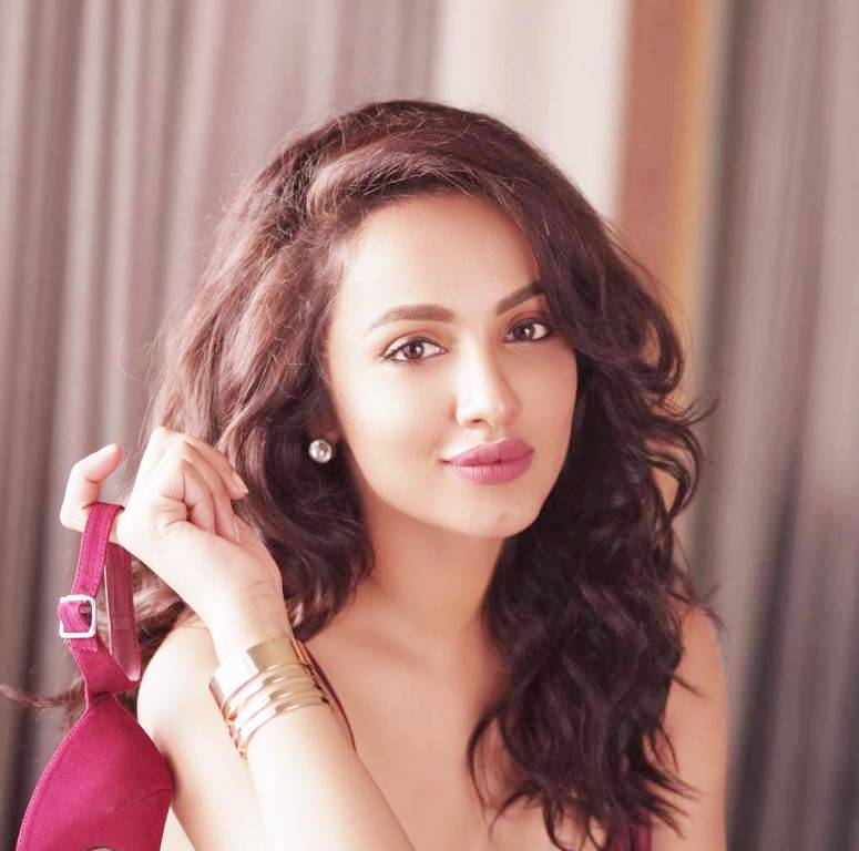 Tejaswi Madivada Height, Weight, Age, Boyfriend, Family, Biography ...