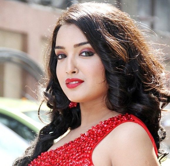 Bhojpuri bombshell Amrapali Dubey photos with Shoaib Ibrahim go viral