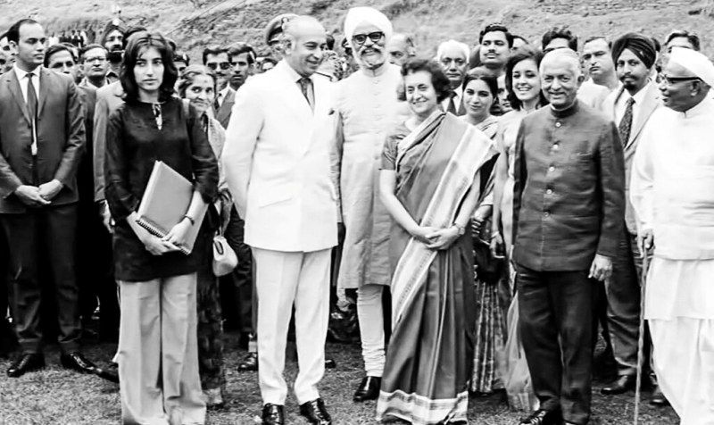 Benazir Bhutto (left), Zulfikar Ali Bhutto, and Indra Gandhi: picture from 1972 Indo-Pak Summit held in Shimla