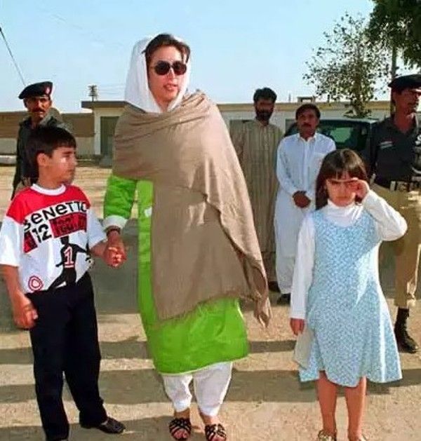 Benazir Bhutto, her son, Bilawal Bhutto (left), and daughter, Asifa Bhutto Zardari at Landhi jail, Lahore to visit her husband Asif Ali Zardari
