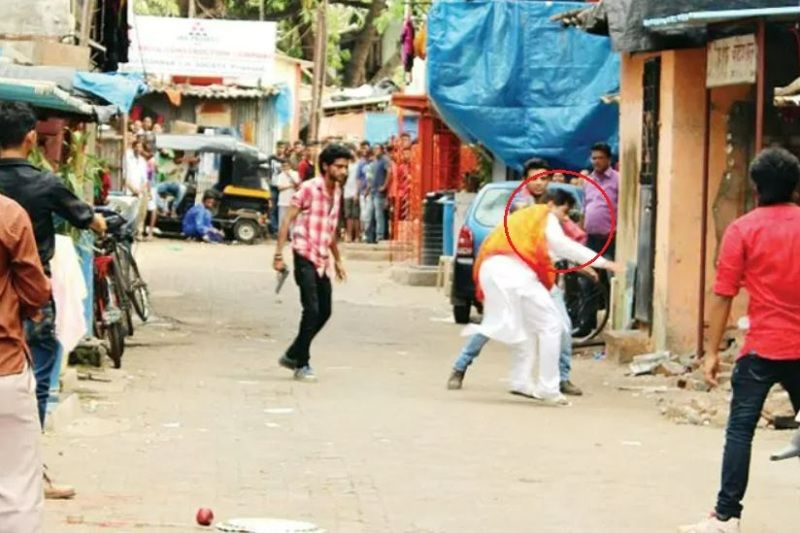 Gulshan Kumar being attacked by Dawood's henchmen in Jeet Nagar, Versova, Mumbai