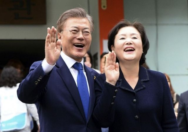 Moon Jae-in Age, Wife, Children, Family, Biography & More » StarsUnfolded