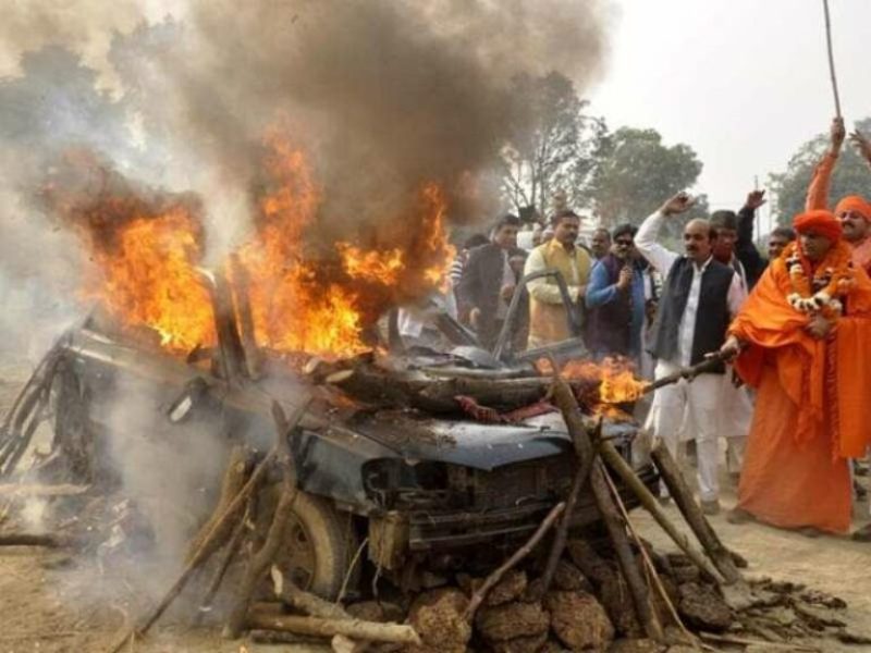 Right wing activist Chakrapani Maharaj, along with his followers, setting Dawood’s car on flames at Indirapuram in Ghaziabad near Delhi