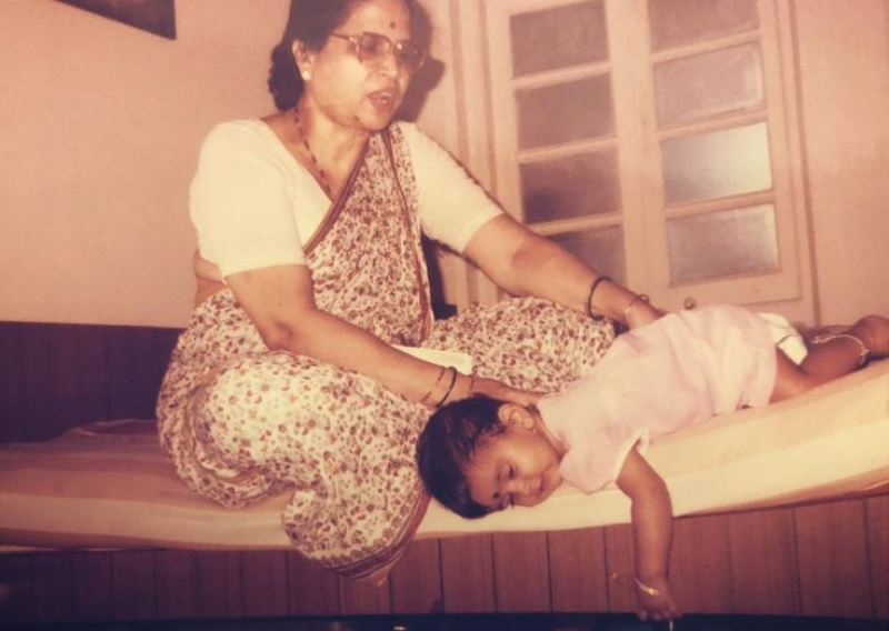 Vaidehi Parashurami's childhood picture with her mother