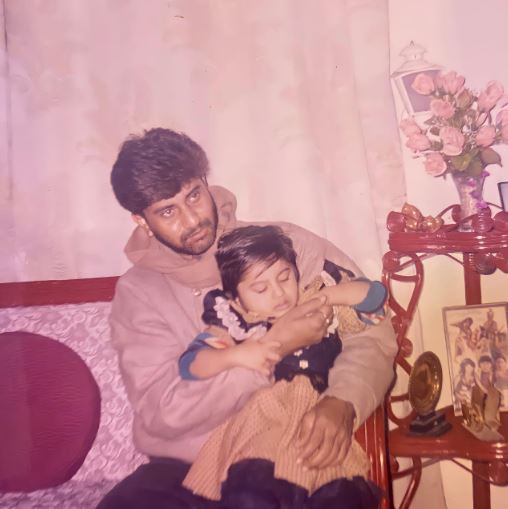 Akshara Singh in childhood with her father
