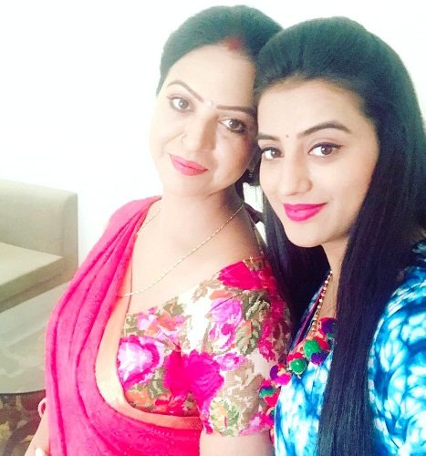Akshara Singh with her mother Nilima Singh