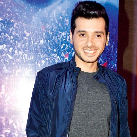 Divyendu Sharma Height, Age, Girlfriend, Wife, Family, Biography & More ...