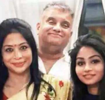 Peter Mukerjea with Indrani and Vidhie Mukerjea