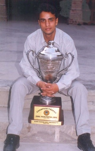 Rajiv Thakur with his trophy which he won during his college days