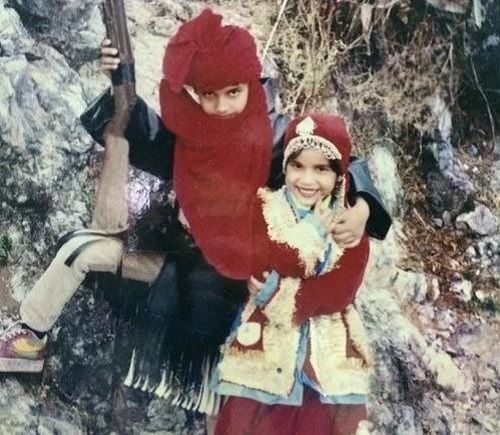 A Childhood Picture of Naina Singh With Her Brother