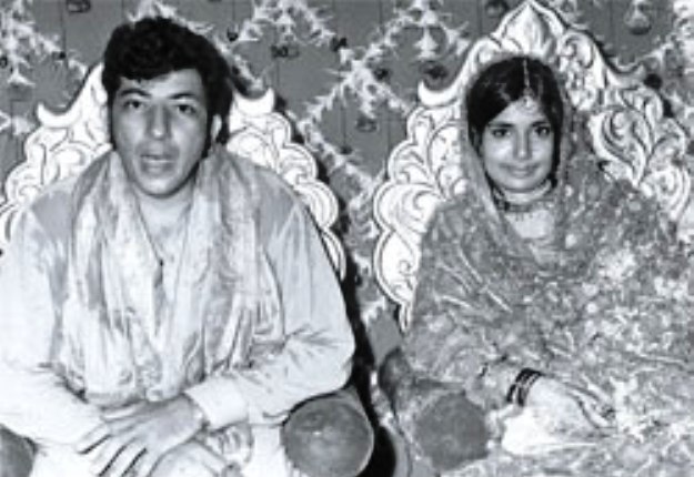 Amjad Khan Age Death Cause Wife Family Biography More StarsUnfolded