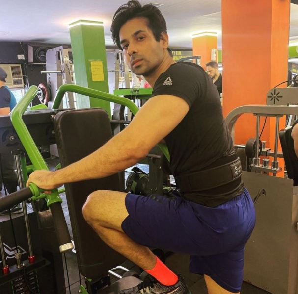 Kunal Verma while working out at a gym
