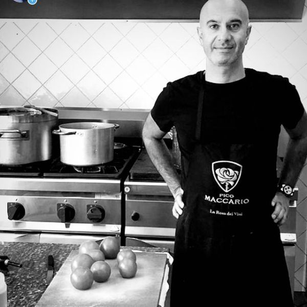 Robin Sharma attending online cooking classes
