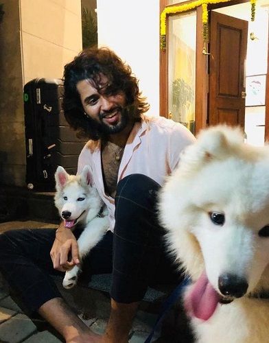 Vijay Deverakonda with his pet dogs