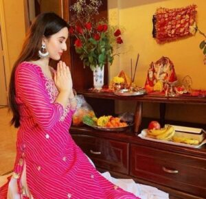 Aditi Budhathoki Height, Age, Family, Biography » StarsUnfolded