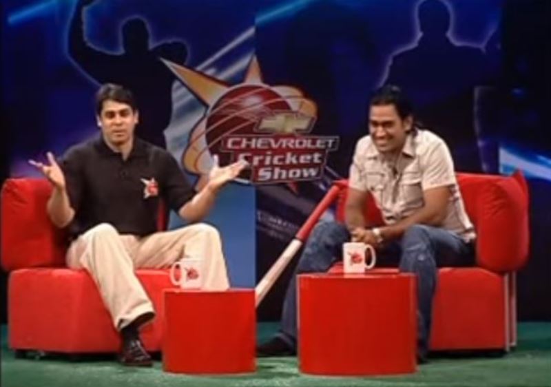 Cyrus Broacha while interviewing M. S. Dhoni