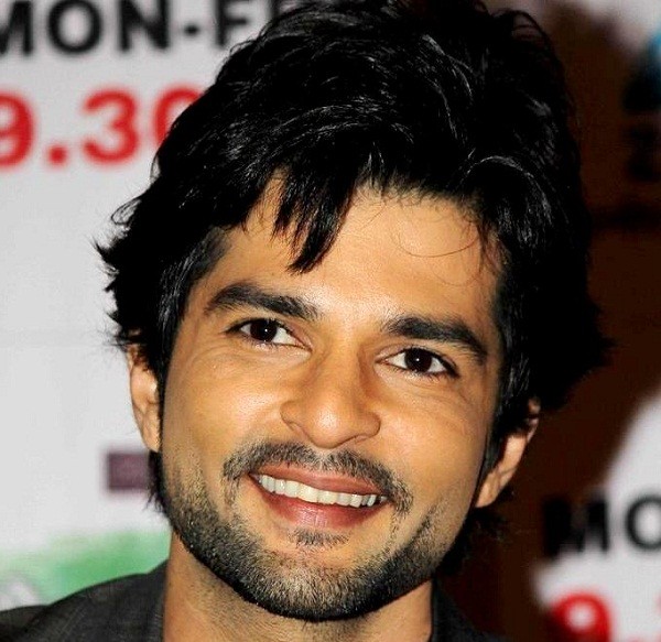 Raqesh Vashisth (Actor) Height, Age, Girlfriend, Wife, Family ...