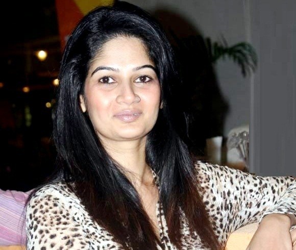 Resham Tipnis (Actress) Height, Weight, Age, Husband, Family, Biography & More » StarsUnfolded