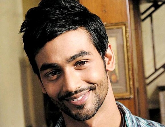 Shayan Munshi (Actor) Height, Weight, Age, Girlfriend, Wife, Biography ...