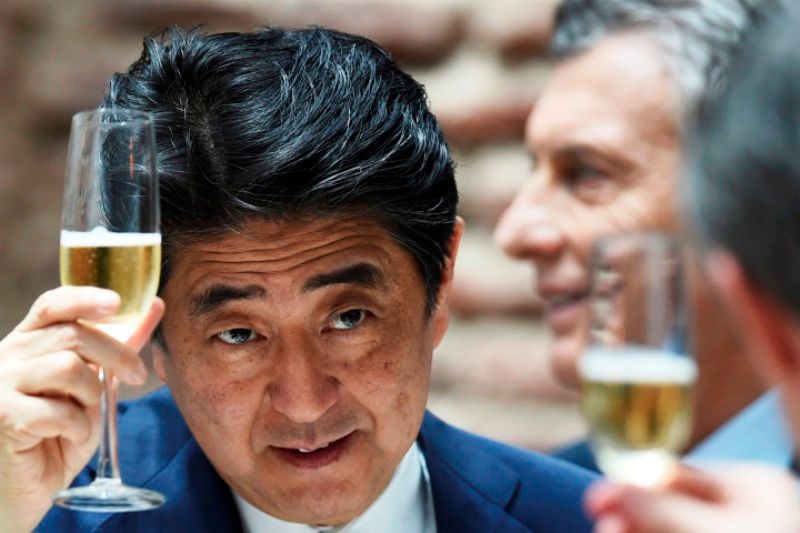 Shinzo Abe Drinking Alcohol