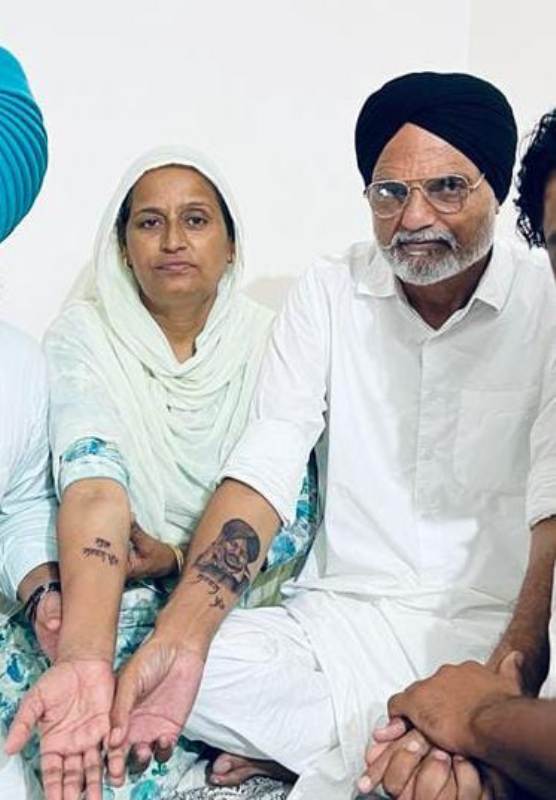 Sidhu Moosewala's father, Balkaur Singh, and mother, Charan Kaur, showing tattoos they got inked