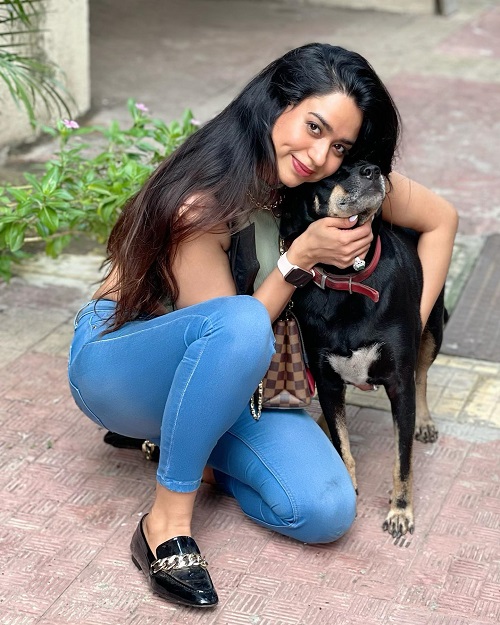 Soundarya Sharma with her pet dog