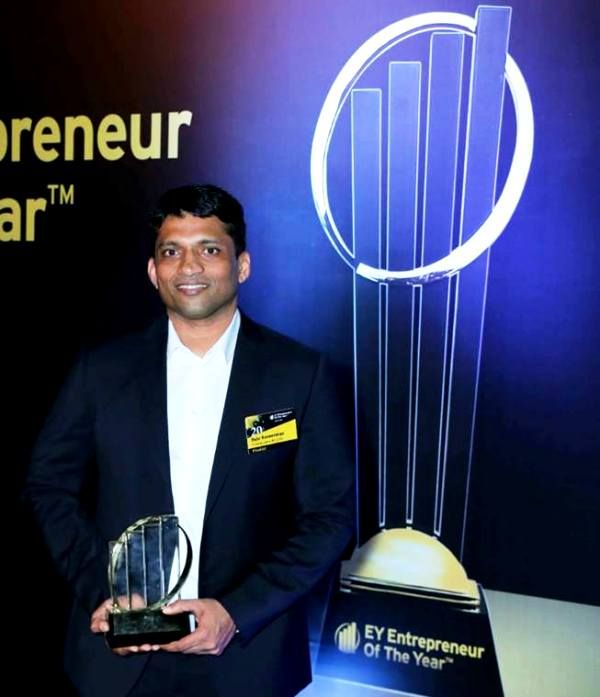 Byju Raveendran with the Entrepreneur Of The Year Award