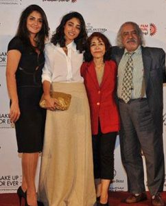 Golshifteh Farahani with father mother and sister