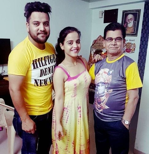 Nisha Pareek with her brother Chetan Pareek and father