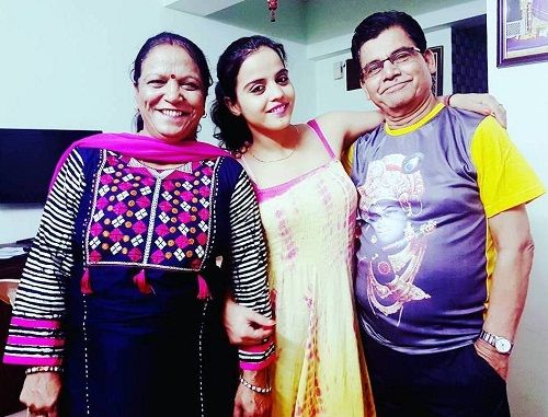 Nisha Pareek with her parents