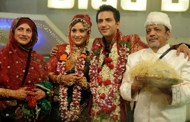 Ali Merchant and Sara Khan's wedding picture