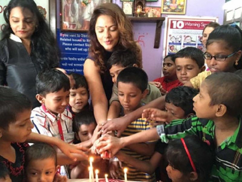 Neetu Chandra with cancer patients