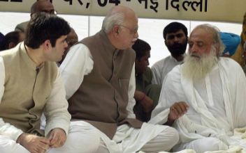 Asaram with LK Advani