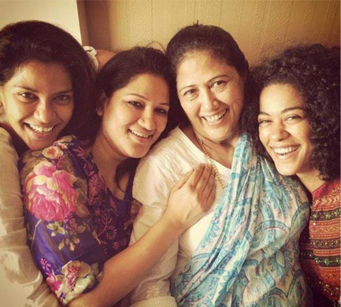 Mumaith Khan with her mother and sisters