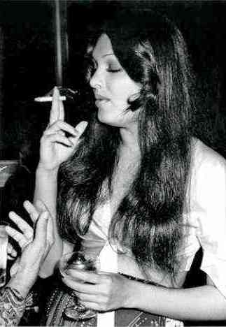 Parveen Babi Smoking