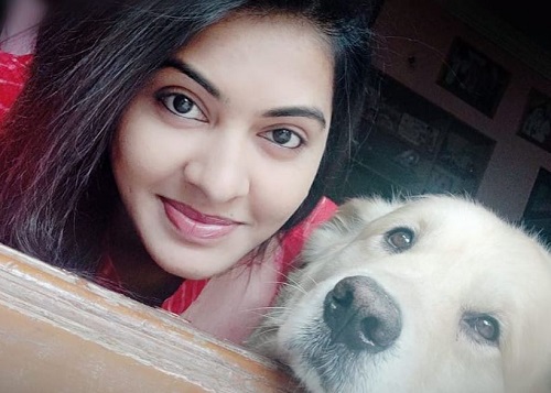 Rachitha Mahalakshmi and her pet dog