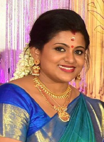 Veena Nair (Bigg Boss Malayalam 2) Age, Husband, Family, Biography ...