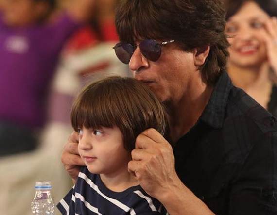 AbRam cu tatăl său Shahrukh Khan